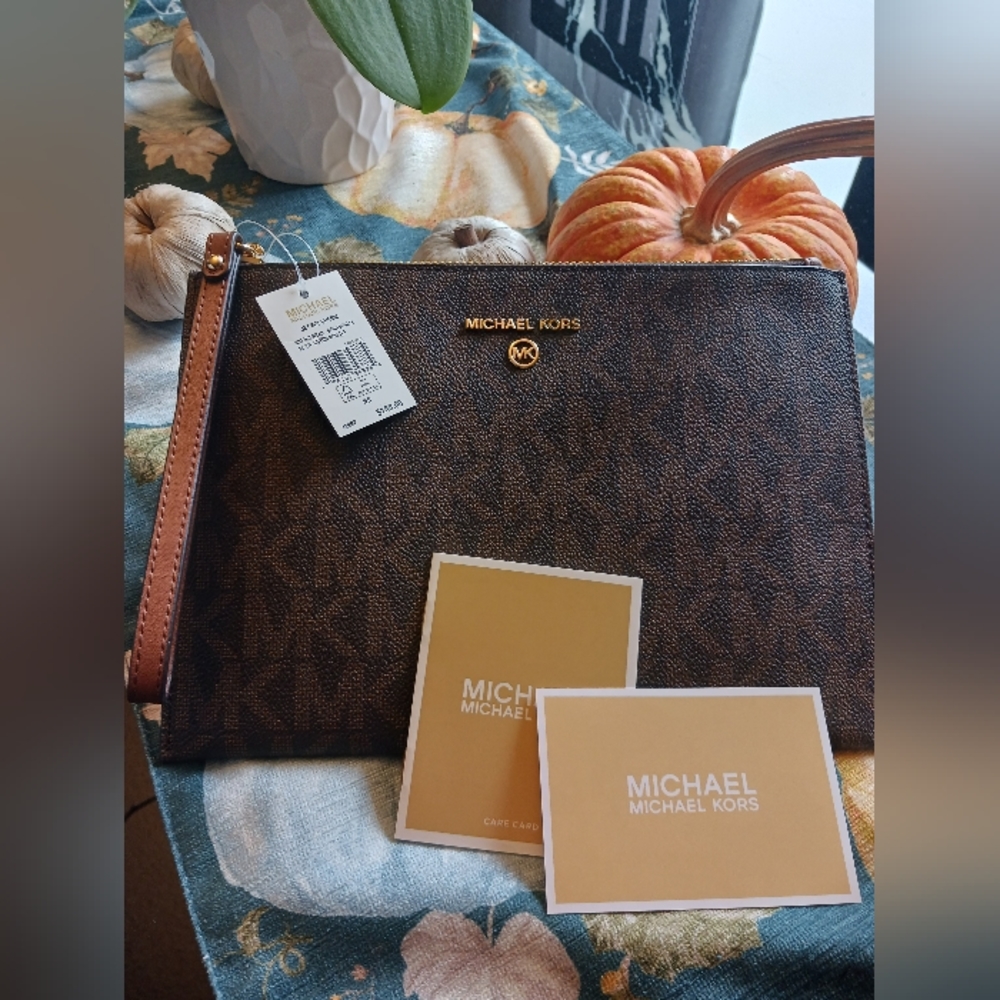 XL CLUTCH WRISTLET